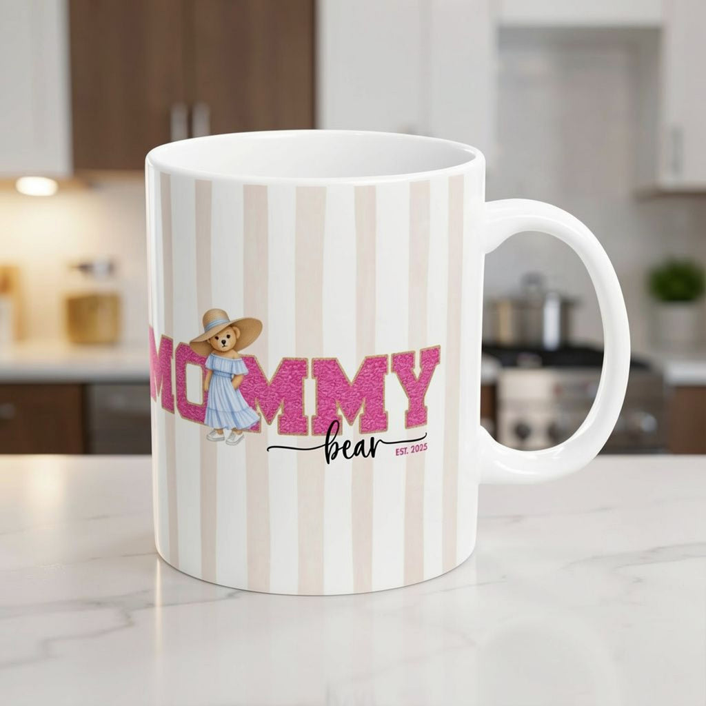 Ceramic mug in white, decorated with "Mommy Bear" and a pink bear motif, ideal for a fashionable mom's morning coffee.